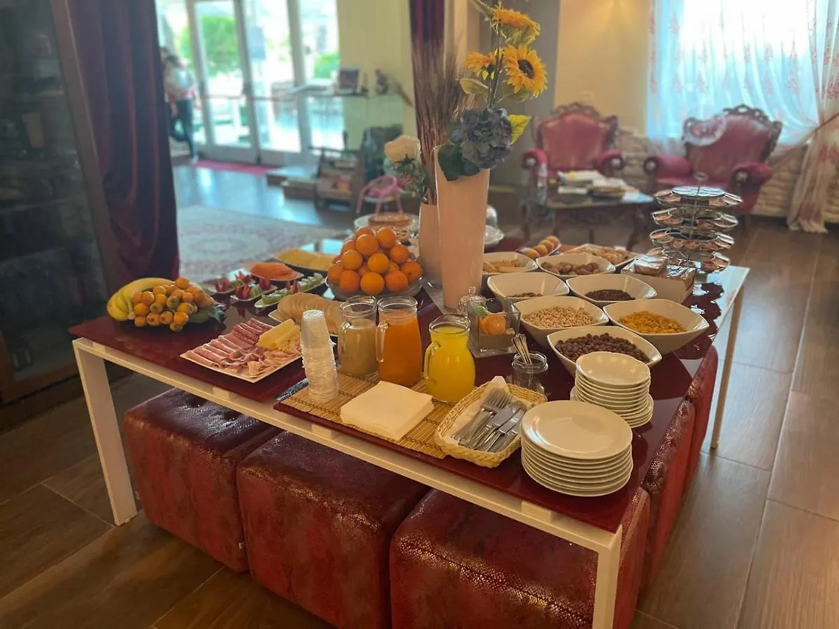 Mimi Hotel 利卡塔